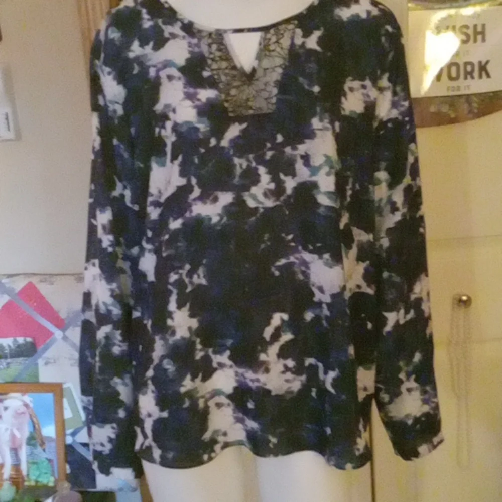 Watercolor blouse - Picture 1 of 4